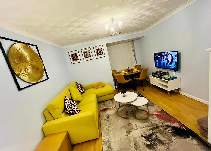 Pristine 2B Guest House Near Luton Airport, L&D Hospital, Whipsnade Zoo & Leagrave Train Stn, Contractors