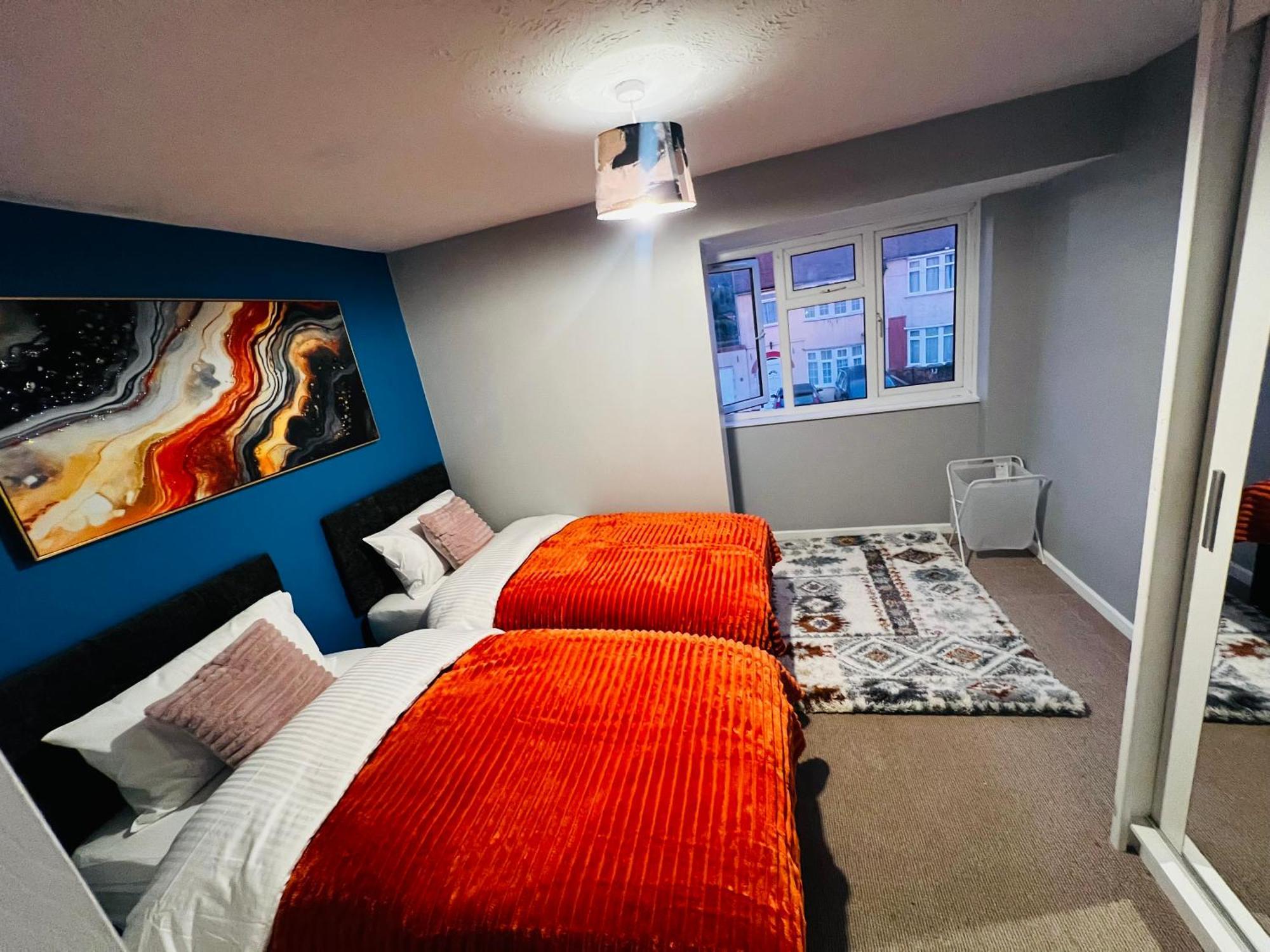 Pristine 2b Near Airport, L&d Hospital, Whipsnade Zoo & Leagrave Train Stn, Contractors Luton (Bedfordshire)